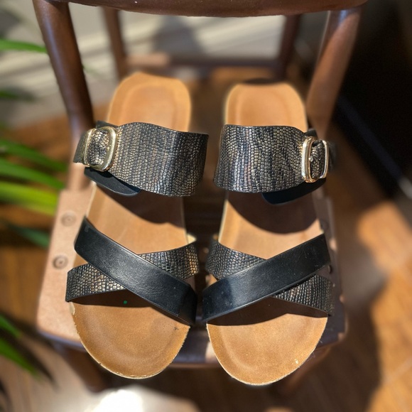 Metallic Leather Wedges - Picture 3 of 6